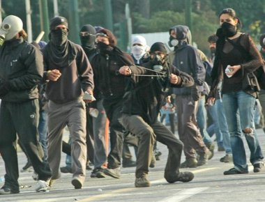 Αναρχικοί απειλούν: «Φωτιά τσεκούρι και πιστόλι για το νέο μνημόνιο» - Το κείμενο